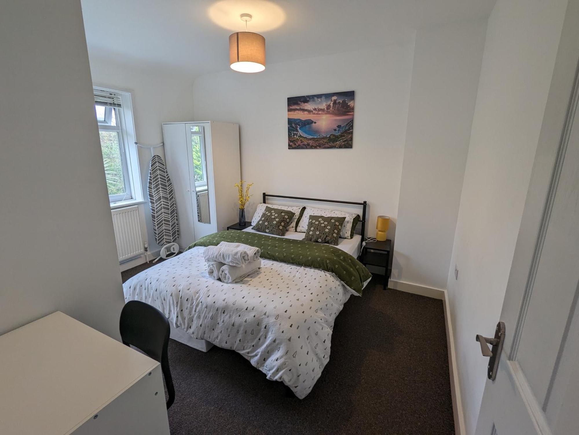 Fantastic 3-Bedroom House In London Morden  Екстериор снимка