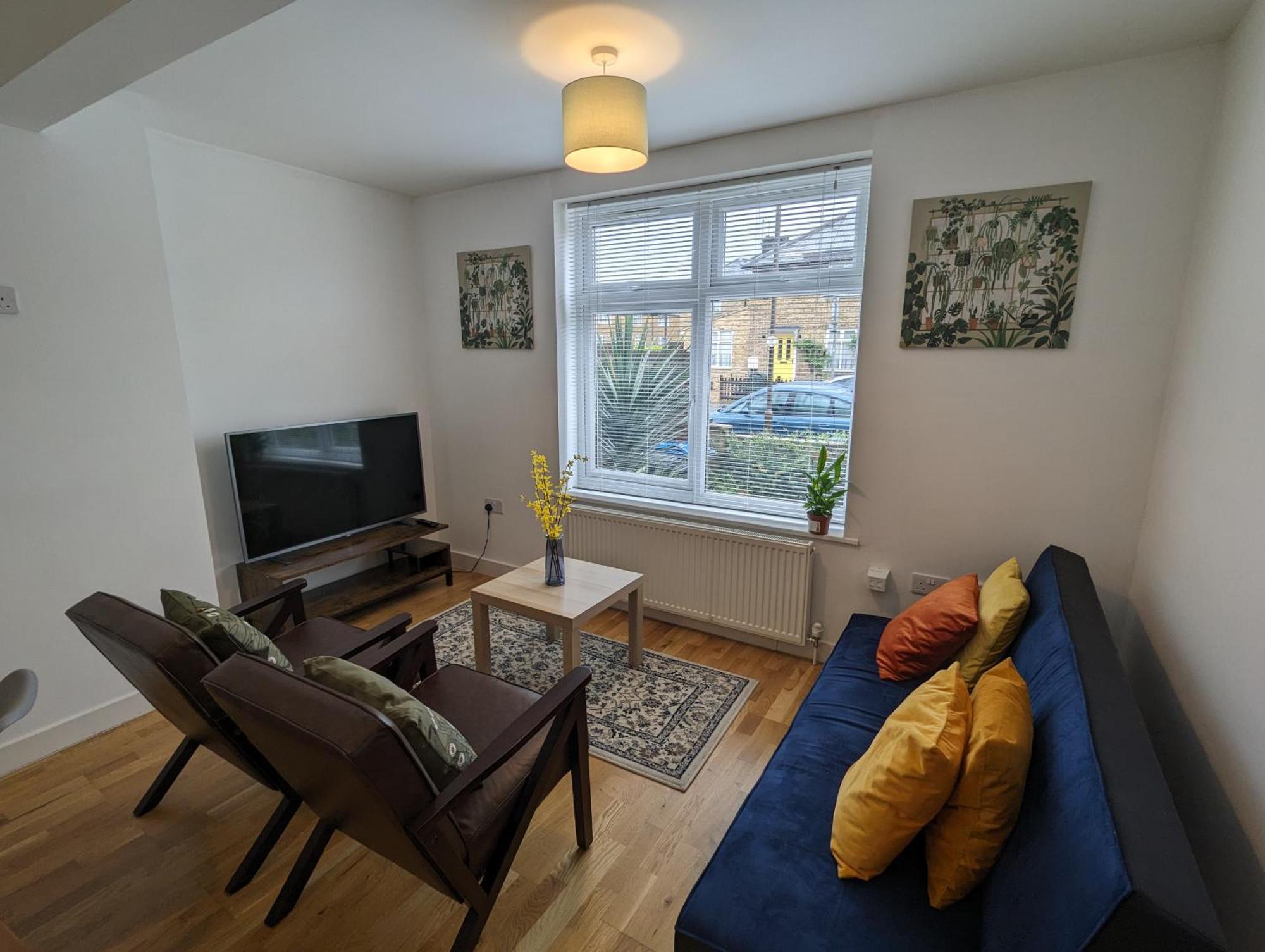 Fantastic 3-Bedroom House In London Morden  Екстериор снимка